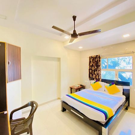 Hotel Aakash Navrangpura Ahmedabad Bagian luar foto