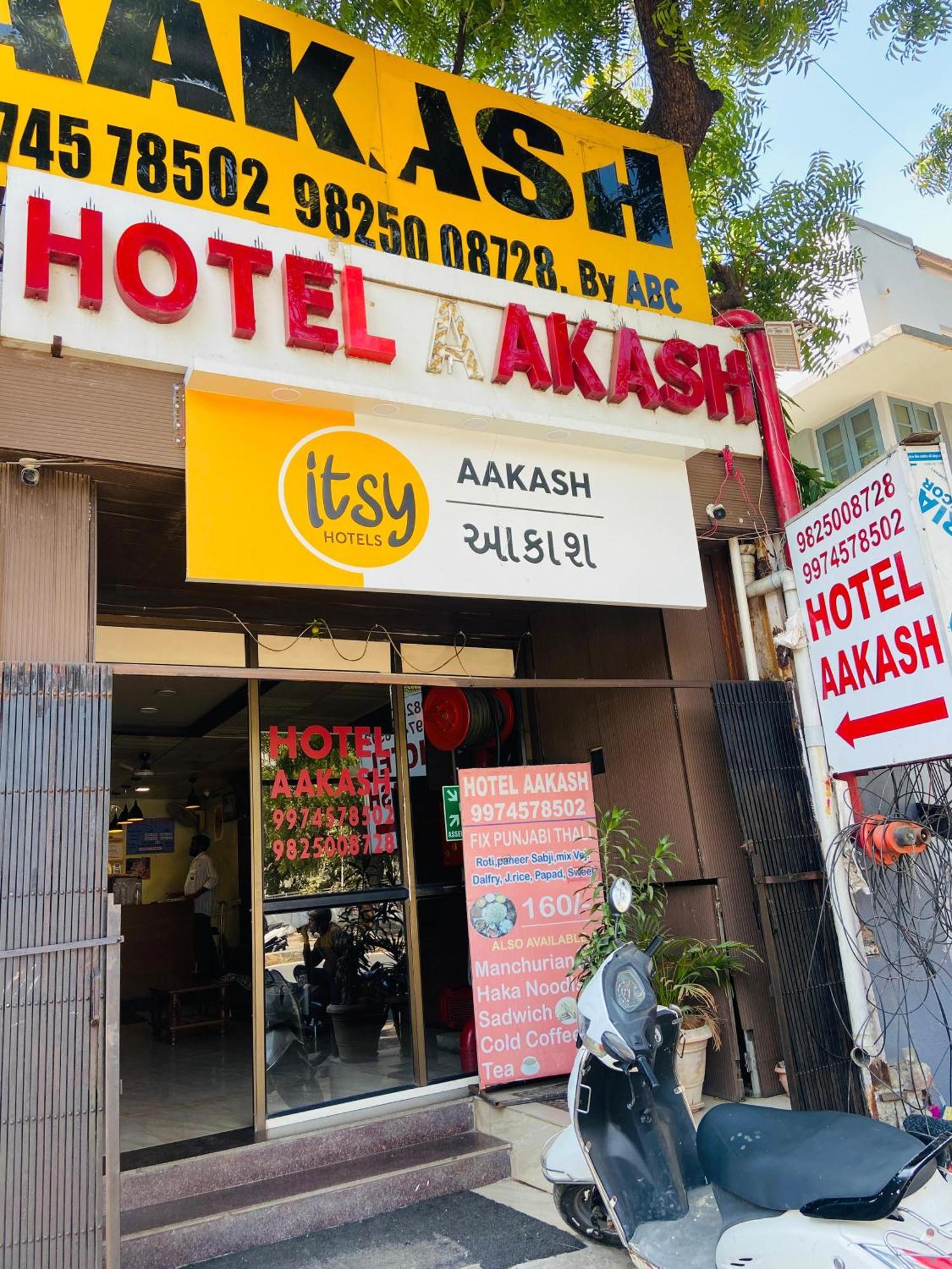 Hotel Aakash Navrangpura Ahmedabad Bagian luar foto