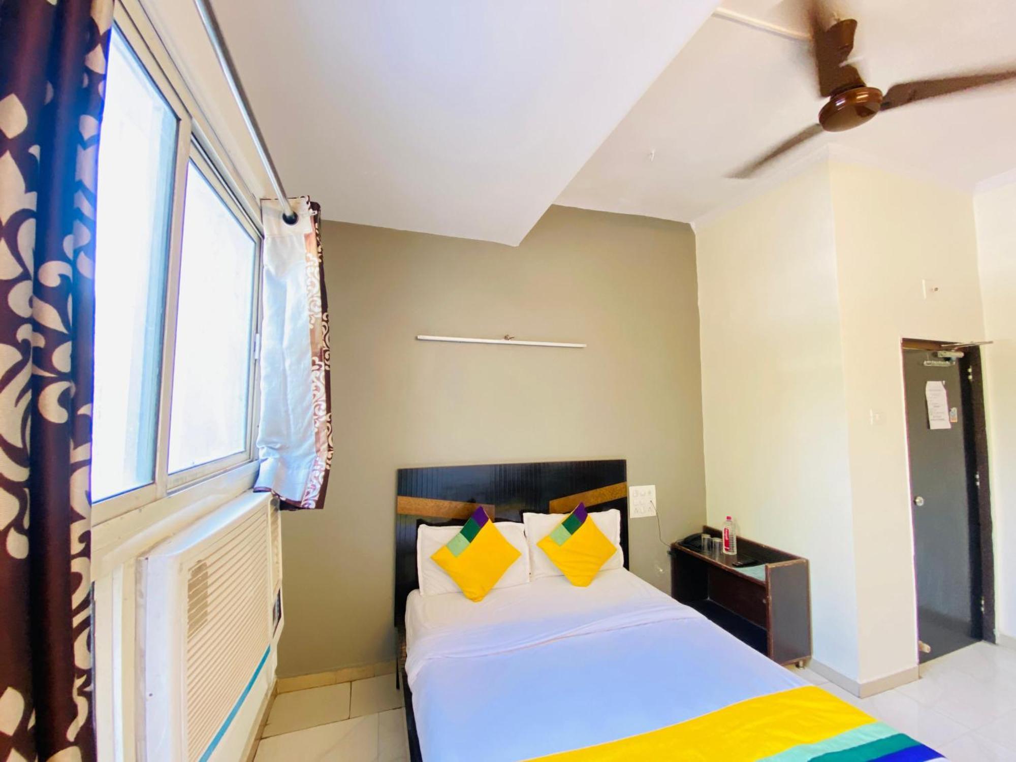 Hotel Aakash Navrangpura Ahmedabad Bagian luar foto
