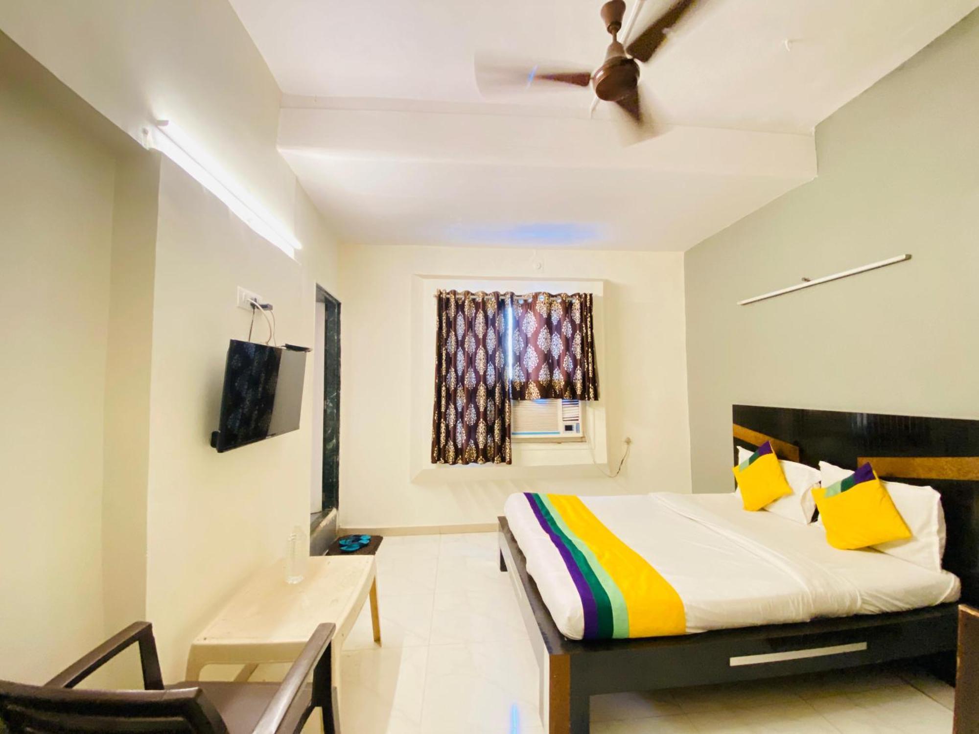 Hotel Aakash Navrangpura Ahmedabad Bagian luar foto